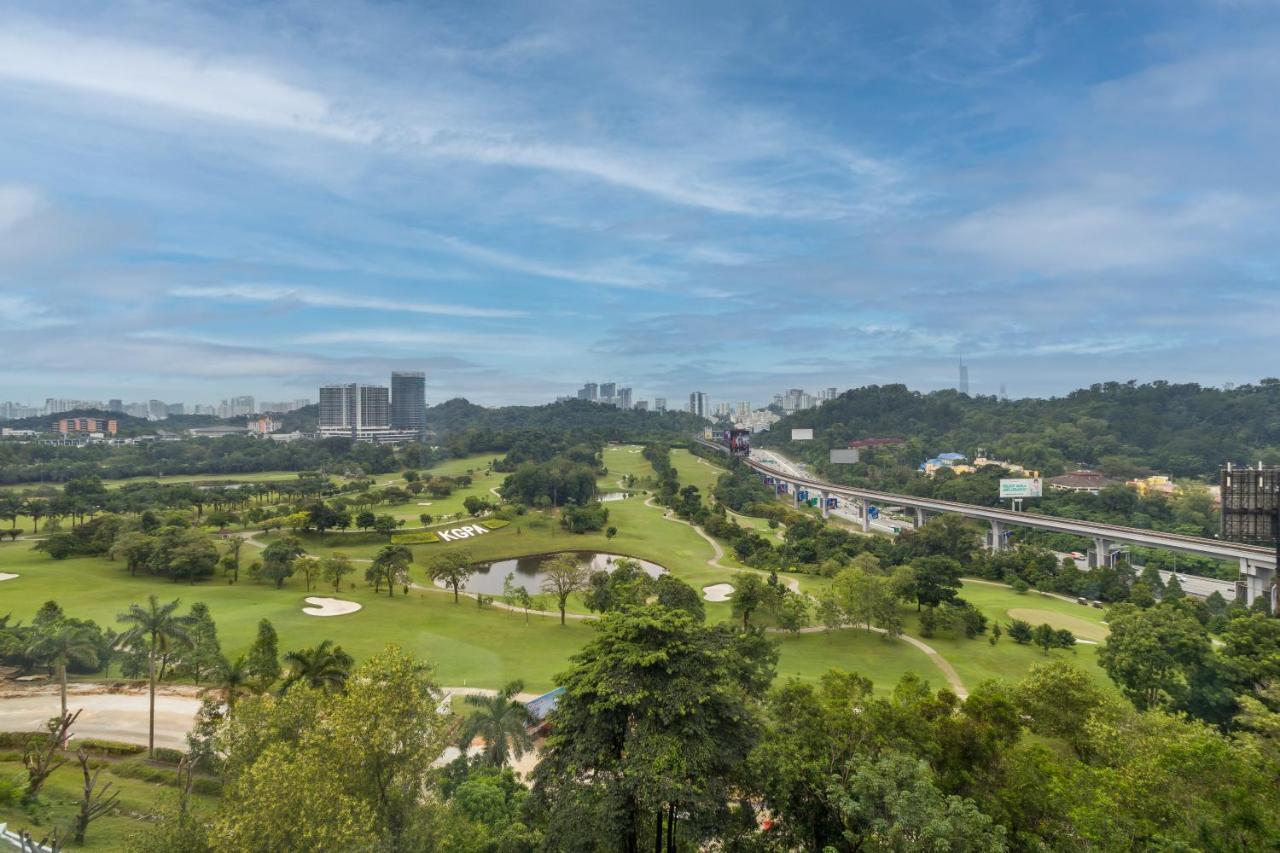 M Resort & Hotel Kuala Lumpur Exterior foto View of the golf course